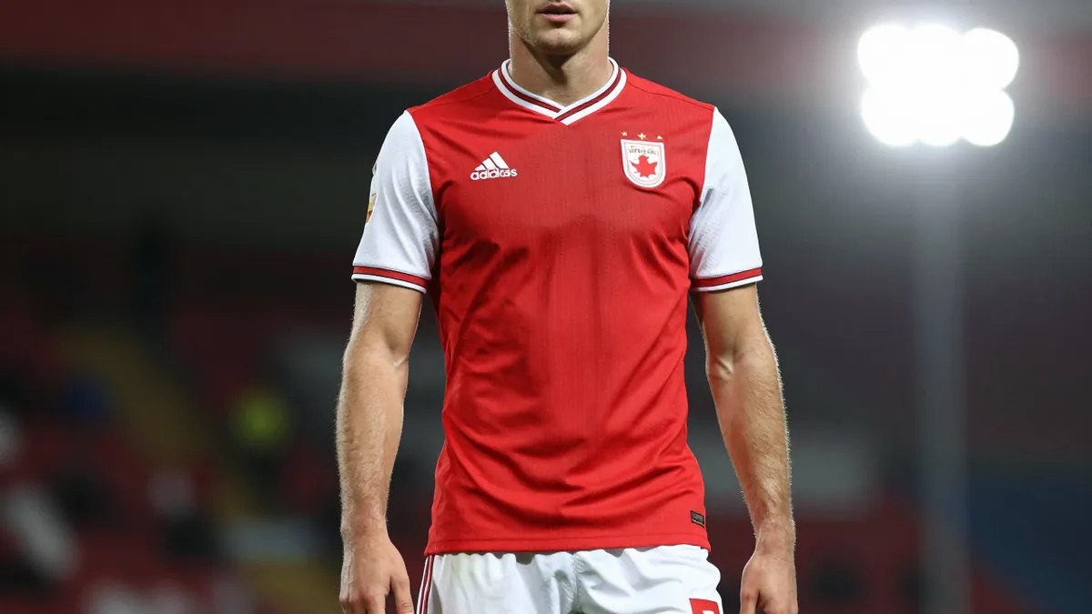 Lewis Smith: Queen's Park Signing